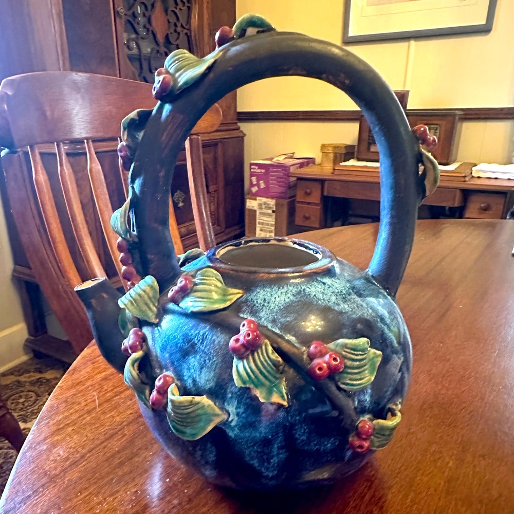 Vintage Tea Pot with 3d leafs and berries